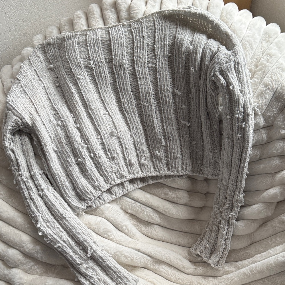 Cropped Gray Sweater- Windsor - Picture 3 of 3